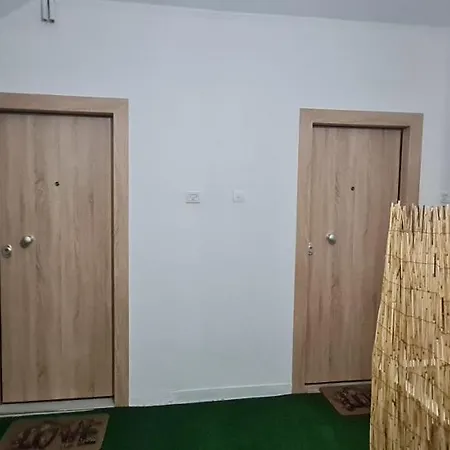Apartment Cozy With Garden Near Town Center, Fully Renovated.