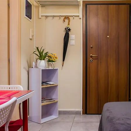 Close To The Metro A Charming Flat Διαμέρισμα *