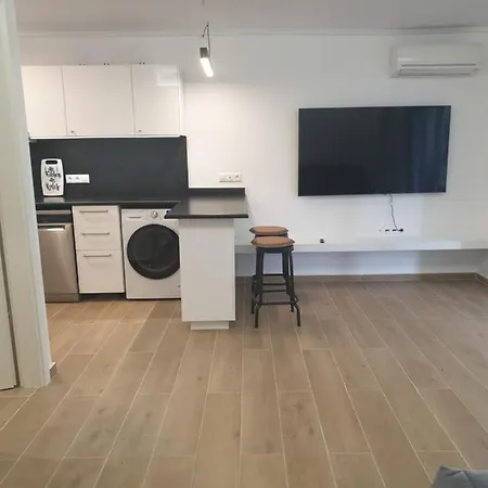 Newly Renovated Varkiza Beachside One Bedroom With Large Terrace * Atény