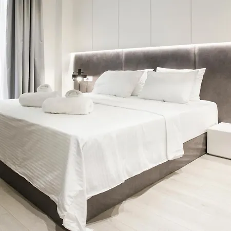 Ultra Chic Modern 4 Bedrooms In Apartment *