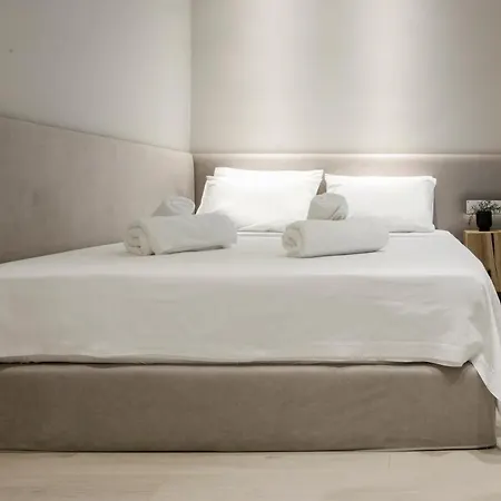 Ultra Chic Modern 4 Bedrooms In