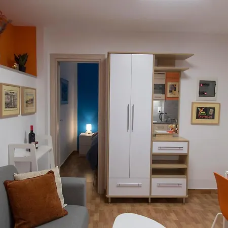 Ancient Thissio Apartment