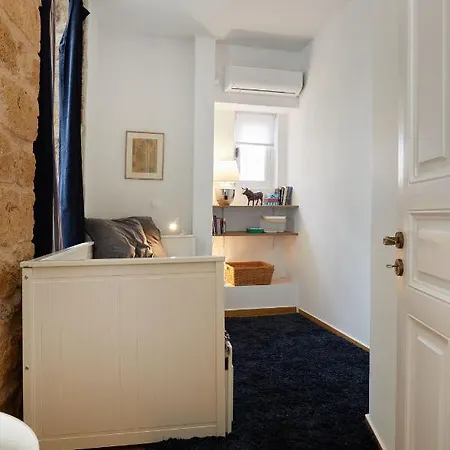 Chloe Boutique Plaka Apartment