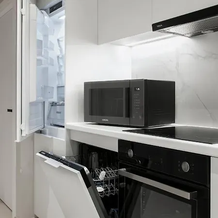 Ultra Chic Modern 4 Bedrooms In