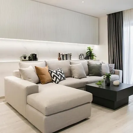 Ultra Chic Modern 4 Bedrooms In