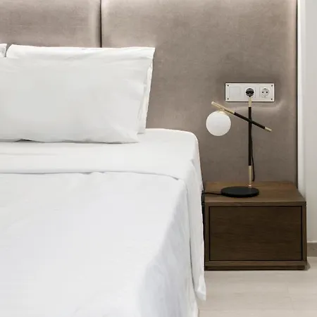 Ultra Chic Modern 4 Bedrooms In