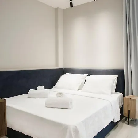 Ultra Chic Modern 4 Bedrooms In
