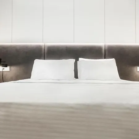 Ultra Chic Modern 4 Bedrooms In *