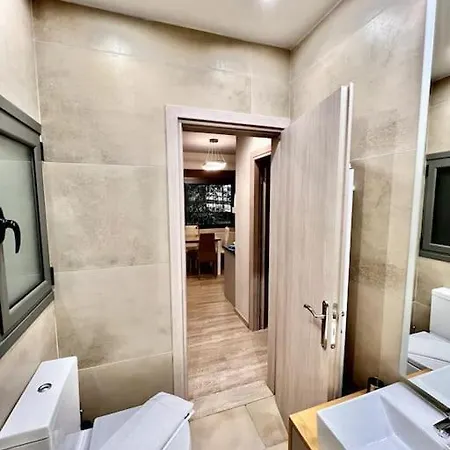 Lovely 1-bedroom 2 Minutes From Beach Αθήνα