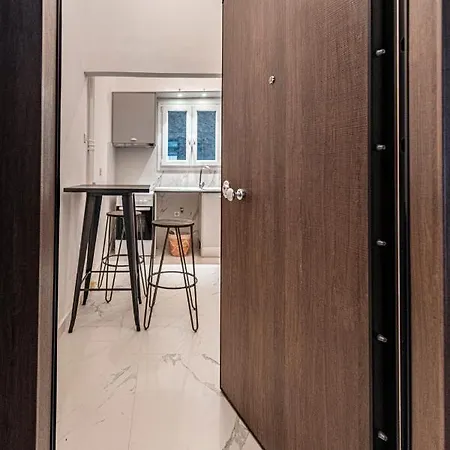 Metro Metaxourgio Apartment *