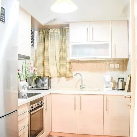 3bd Next To Metro Luxury *