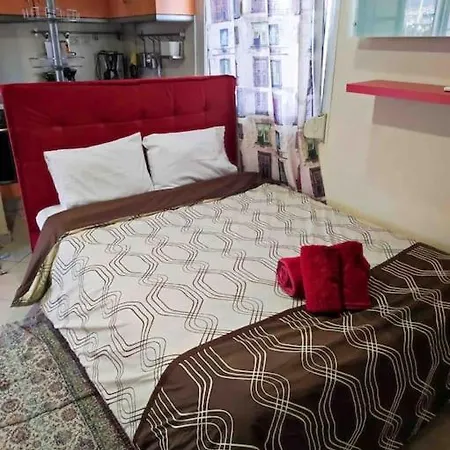Apartment Spacious Private Rooftop Studio, Mountain And Sea View