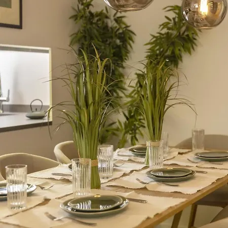 Elegant, Chic, Hip 2 Bedroom W/ Forest View In Athens! Apartment