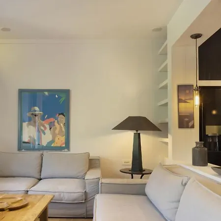 Elegant, Chic, Hip 2 Bedroom W/ Forest View In Athens! * Athens