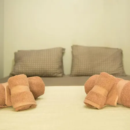 Apartment Spacious Modern With Great Rooftop View *