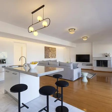 New Stunning Penthouse W/spectacular Vistas!