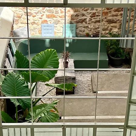 Five Brand New Boutique Apartment *