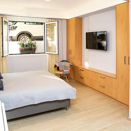 With Amenities In Kolonaki Apartment *