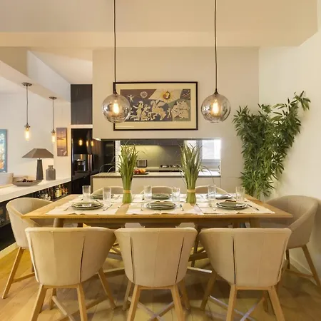 Elegant, Chic, Hip 2 Bedroom W/ Forest View In Athens! Athens