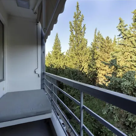 Elegant, Chic, Hip 2 Bedroom W/ Forest View In Athens!