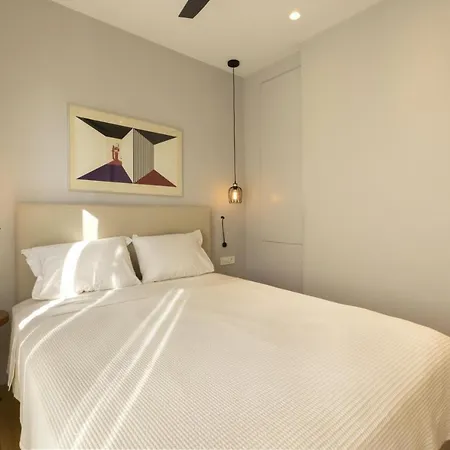 Apartment Elegant, Chic, Hip 2 Bedroom W/ Forest View In Athens!