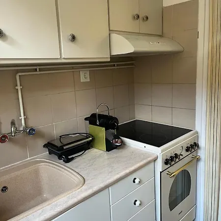 Alex's Next To Laiko Apartment *