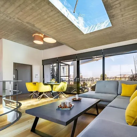 The Hostmaster Skyline Pool Oasis Penthouse