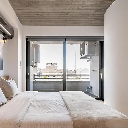 The Hostmaster Skyline Pool Oasis Penthouse Apartment