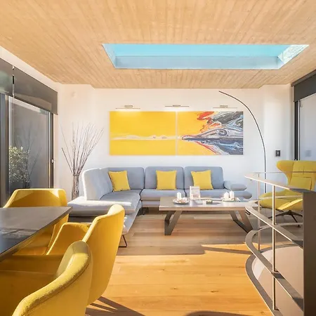 The Hostmaster Skyline Pool Oasis Penthouse Apartment *