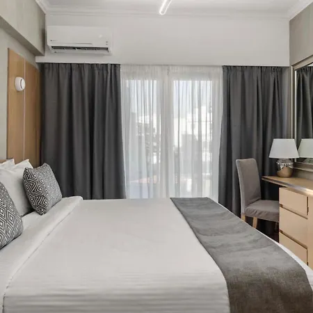 Warehouse Boutique & 4*
