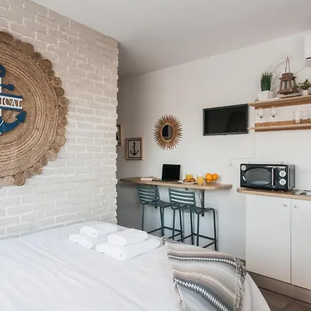 Apartment Wake Up With Acropolis View! *