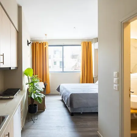 Designed - Walking Distance From Acropolis Apartment *