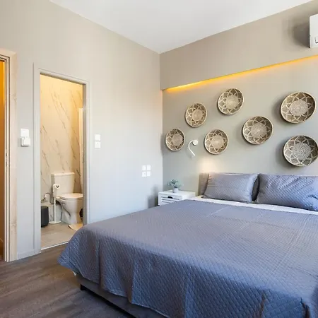 Designed 2 - 15' Walk To Acropolis Apartment *