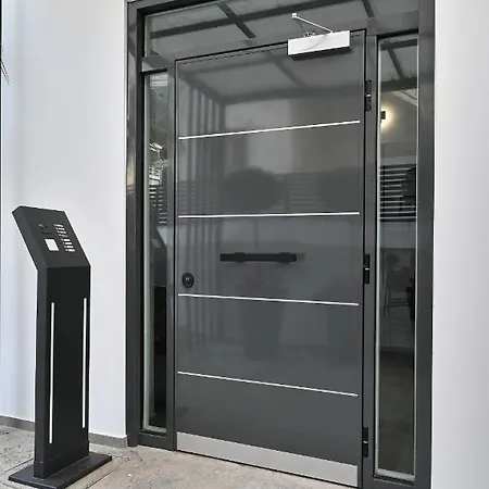 The Lop Holidays Luxury Apartment Athens