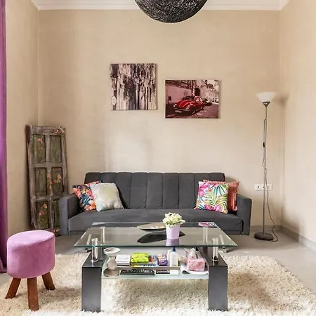 Cute Full W/backyard In Paleo Faliro