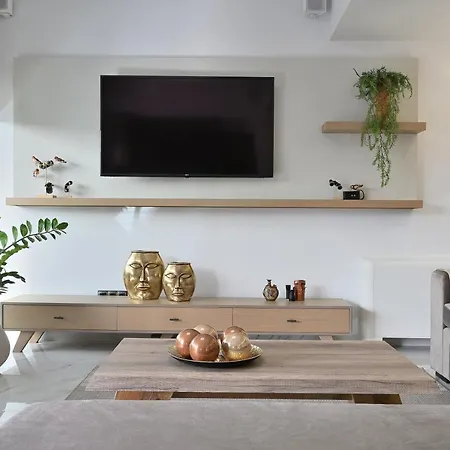 The Lop Holidays Luxury Apartment