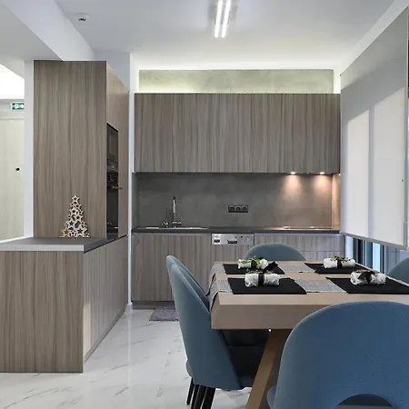 The Lop Holidays Luxury Apartment *
