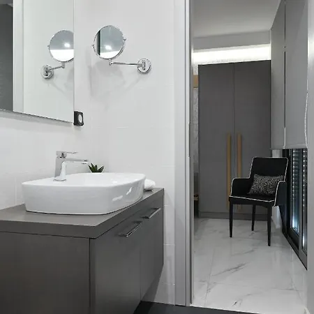 The Lop Holidays Luxury Apartment Athens