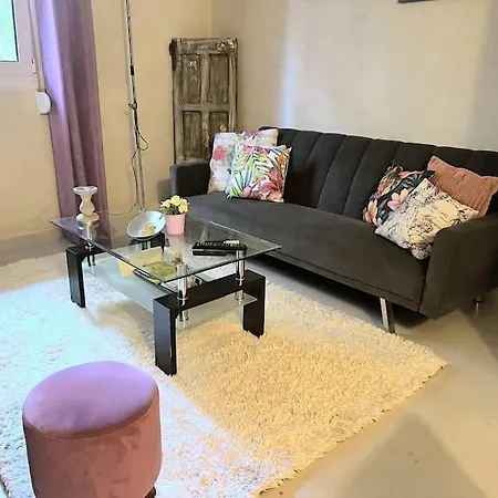 Cute Full W/backyard In Paleo Faliro