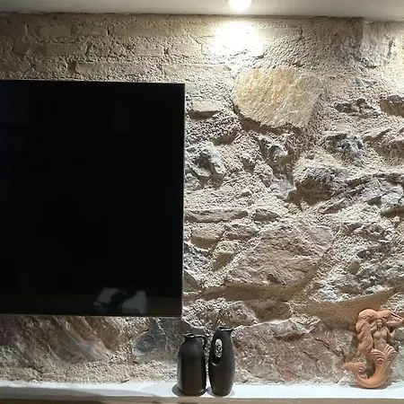 Stone Near Acropolis & Metro 石头记 Felsenhohle Athens