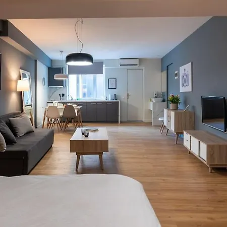 Central, Spacious 5 Min Walk To Acropolis Apartamento Atenas