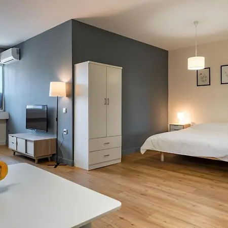 Large Comfy, Modern 5 Min To Acropolis Athens