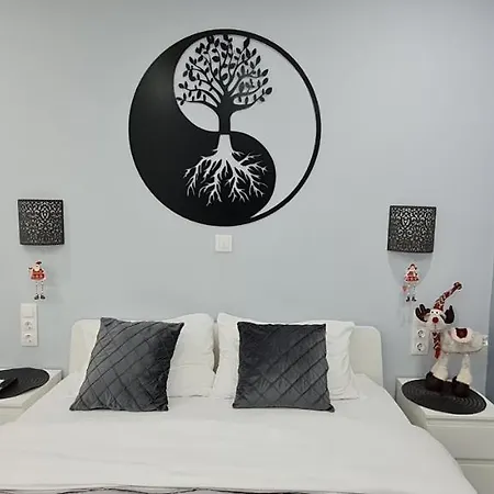 Apartment Cozy With Garden Near Town Center, Fully Renovated.