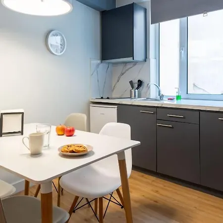 Central, Spacious 5 Min Walk To Acropolis Atenas