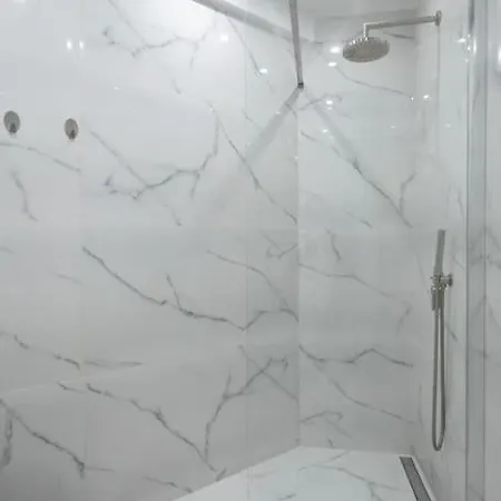 Large Comfy, Modern 5 Min To Acropolis Apartment Athens