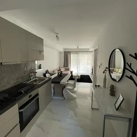 Niarchos Iii Apartment
