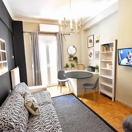 Seven Seconds Away Apartment Athens