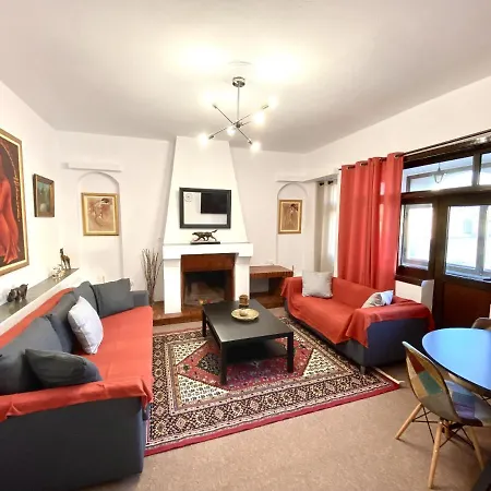 Apartment Classic 2 Bedroom Next To Metro - Marousi