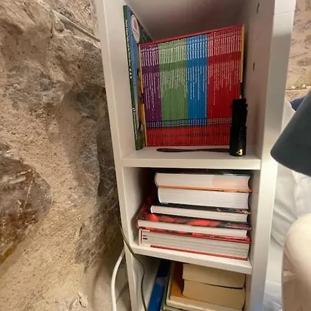Stone Near Acropolis & Metro 石头记 Felsenhohle Apartment