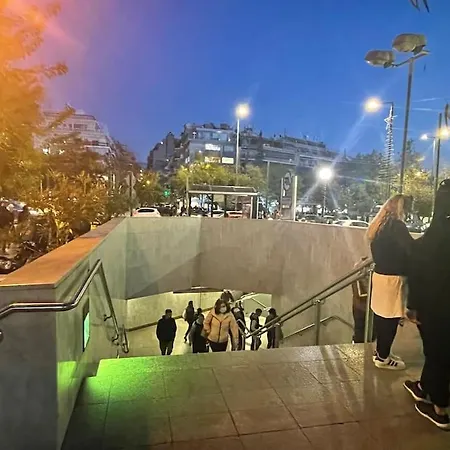 Stone Near Acropolis & Metro 石头记 Felsenhohle * Atenas